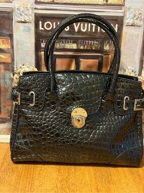 Non Branded Black Croc-Embossed Faux Leather Tote Handbag with Silver Lock